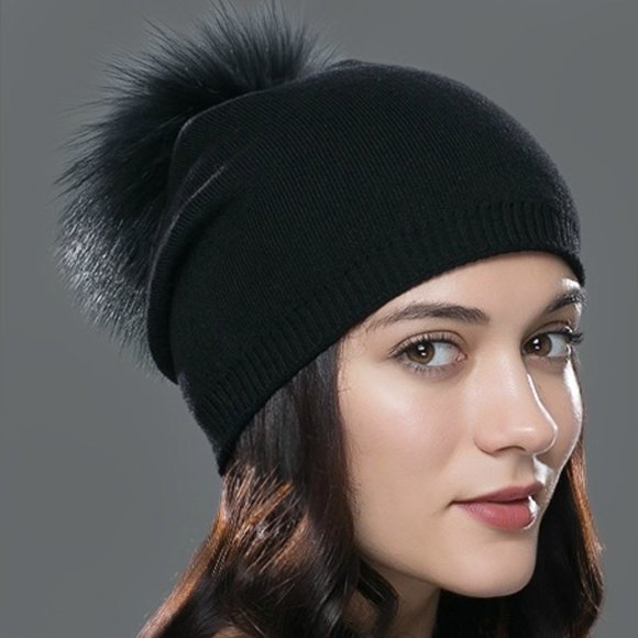 casual flare Accessories - NWT-SOFT! Cashmere Blend Beanie w/ Raccoon Fur Pom